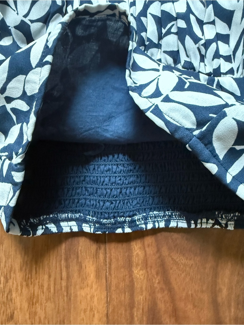 ๐ Abercrombie & Fitch Floral Navy & White Puff Short Sleeve Crop Top / XS / NWT - Picture 4 of 5